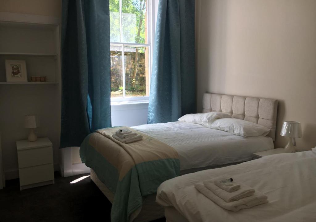 Dalry Apartment | 3 Bed Central Apartment - Pet Friendly & Parking