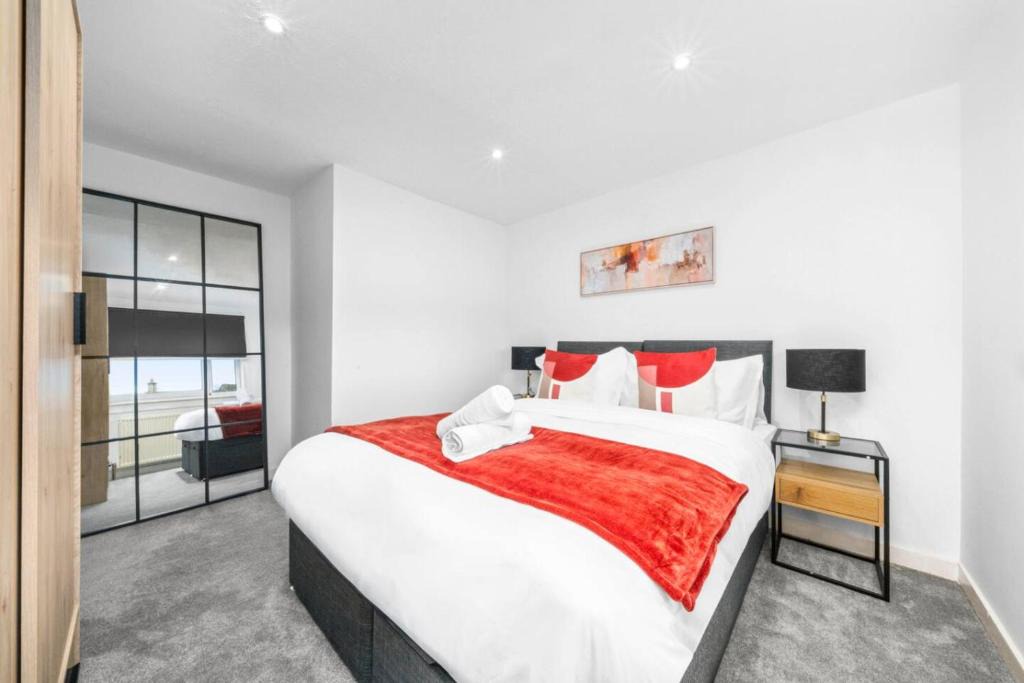 East Kilbride Apartment | 3-Bed Home in East Kilbride Ideal for Contractors & Longer Stays from Voyage Collection