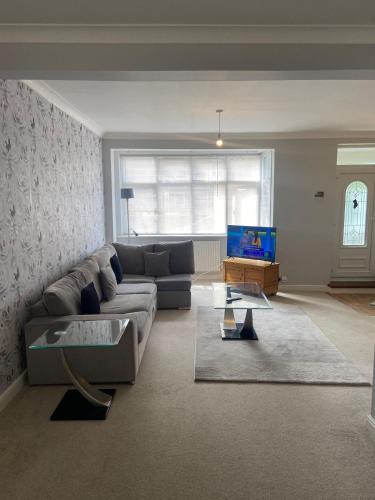 Highams Park House | 3 bed house Winchster Road Chingford sleep 5 people 3 beds