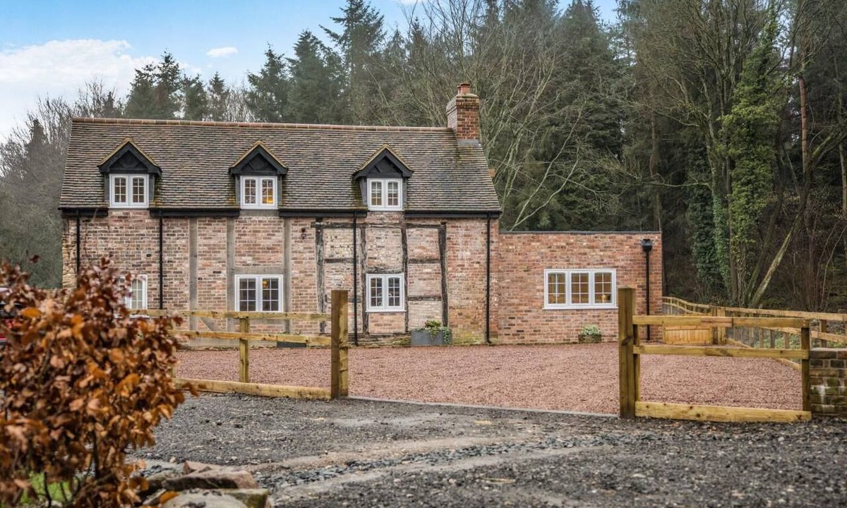 Much Wenlock Cottage | 3 Bed in Callaughton (oc-b34809)