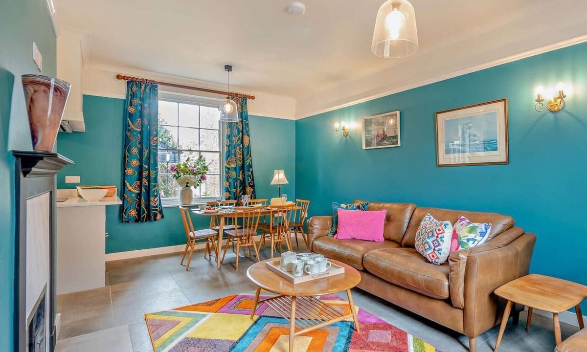 Dedham Cottage | 3 Bed in Colchester (oc-94016)