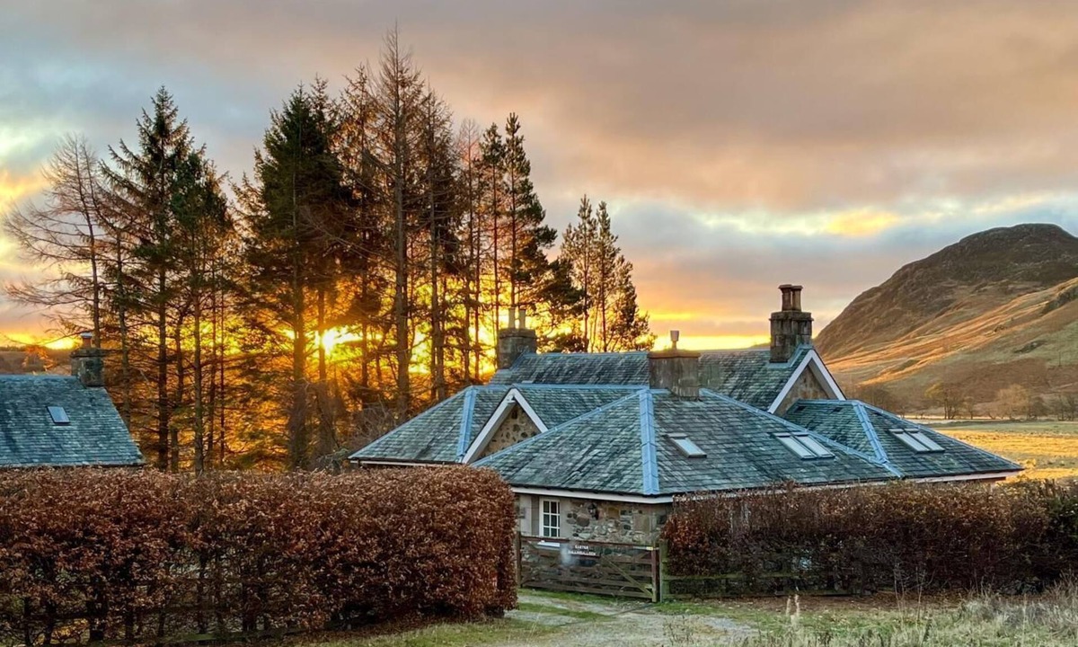 Crieff Cottage | 3 Bed in Comrie (oc-e33307)
