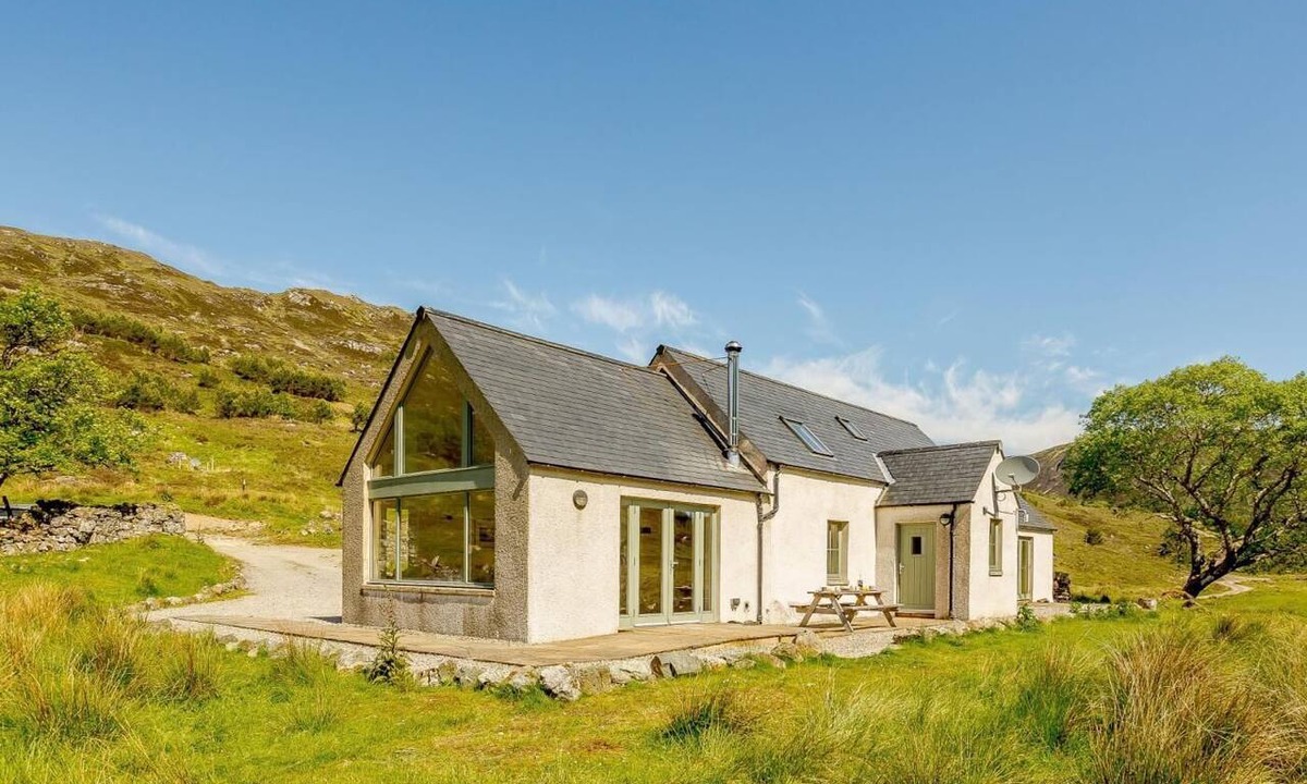 Ledgowan House | 3 Bed in Kinlochewe (oc-ca275)