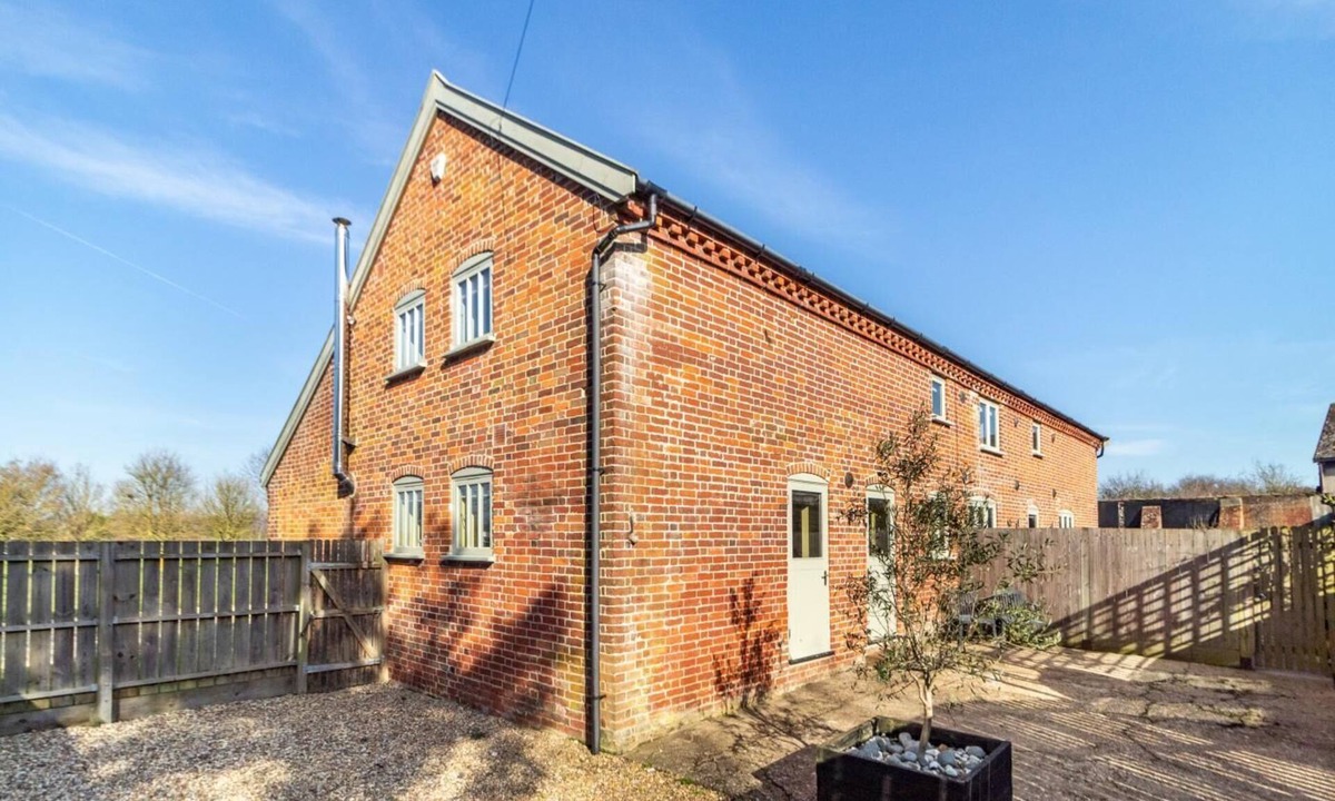 Knodishall Cottage | 3 Bed in Knodishall (oc-wbco)