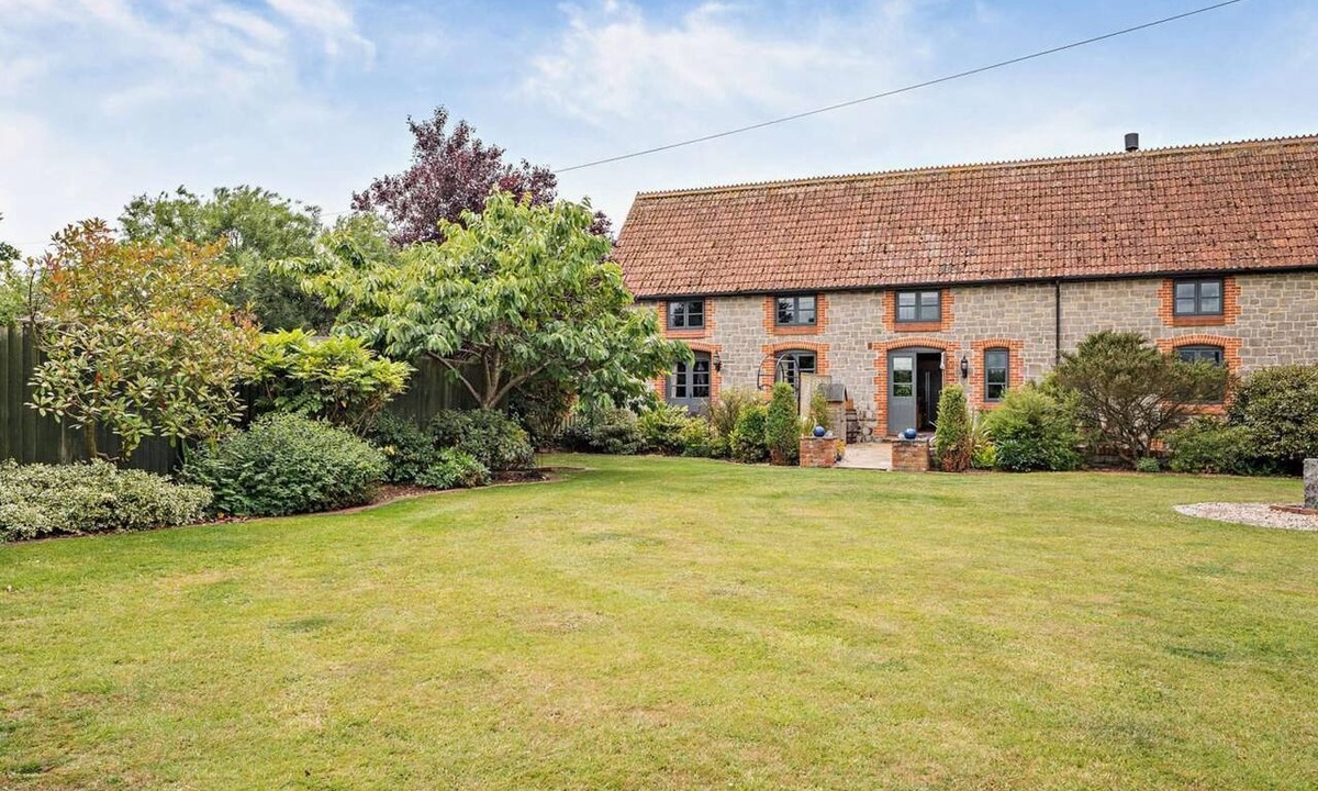 Muchelney Cottage | 3 Bed in Langport (oc-76372)