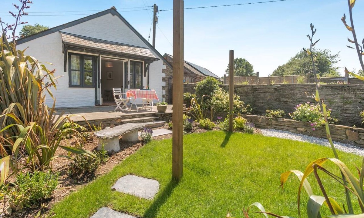 Liskeard Cottage | 3 Bed in Menheniot (oc-n42723)