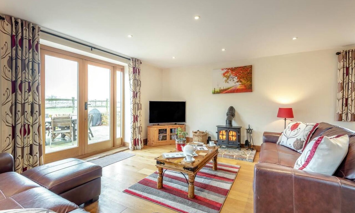 Tenterden Cottage | 3 Bed in Tenterden (oc-p36303)