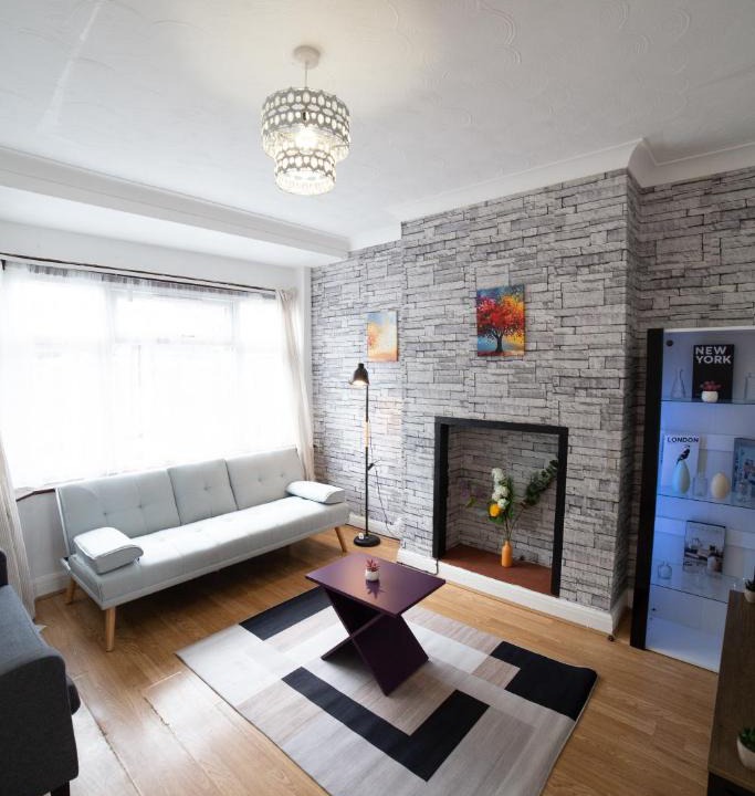 Dartford Apartment | 3 Bed Pet Friendly Home, With BBQ