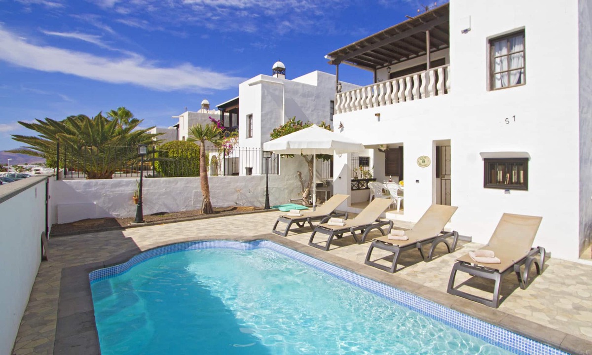 Puerto del Carmen Villa | 3 Bed Villa, Private Heated Pool Central Puerto Del Carmen, Fantastic Locatio