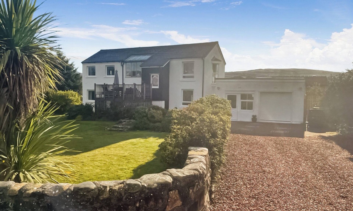 Blackwaterfoot Cottage | 3 bedroom accommodation in Blackwaterfoot, Isle of Arran