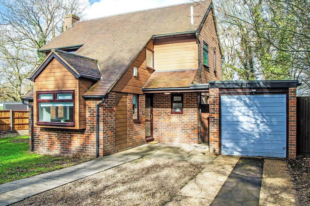 Bumble's Green Apartment | 3 bedroom accommodation in Sewardstone