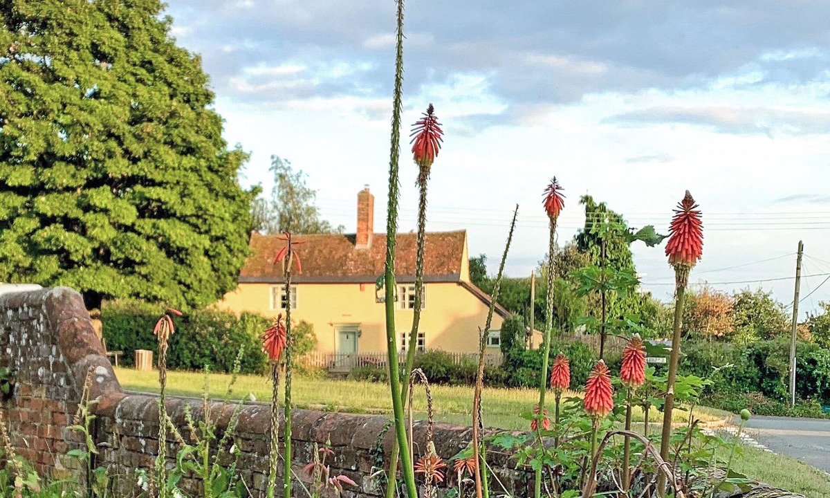 Polstead Cottage | 3 bedroom accommodation in Colchester