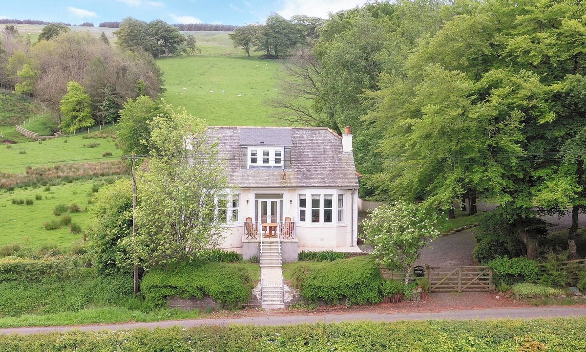 Girvan Cottage | 3 bedroom accommodation in Girvan