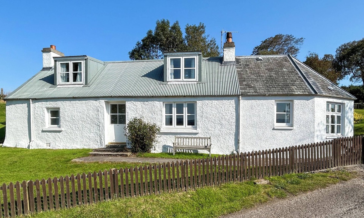 Balintore Cottage | 3 bedroom accommodation in Bayfield, Nigg