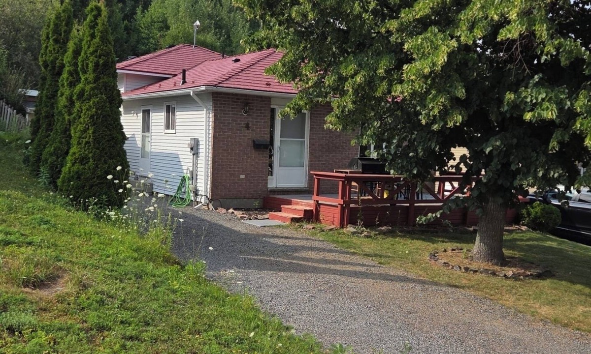 Elliot Lake House | 3 Bedroom House in Elliot Lake