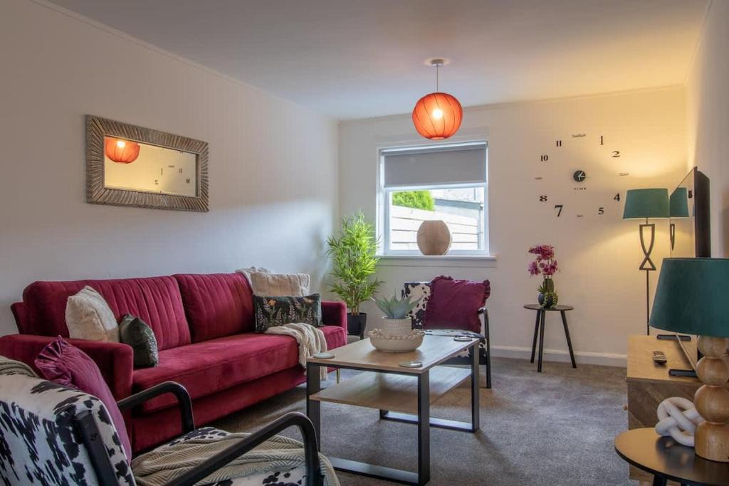 Airth House | 3 Bedroom house in Cumbernauld with walk in shower