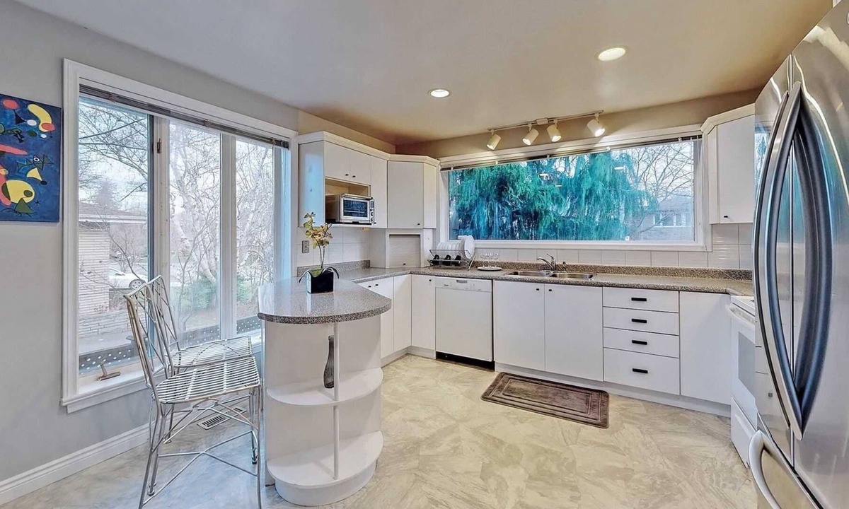 Bayview Village House | 3 Bedroom house in main floor in Northyork Toronto