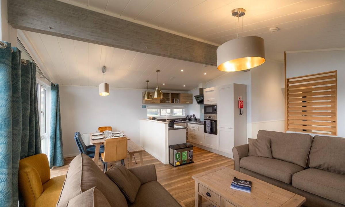Newbridge Cabin | 3 Bedroom Lodge With Hot Tub