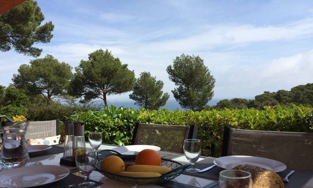 Begur House | 3 bedroom semi-detached house in Sa Riera, Begur. Sea views, terrace and shared pool (Ref:H12)