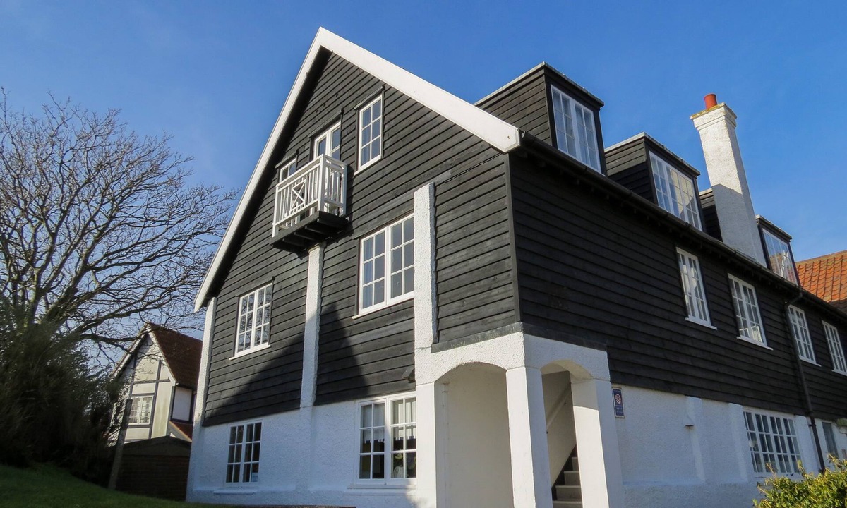 Thorpeness Apartment | 3 Ogilvie Lodge - sleeps 4 guests in 2 bedrooms