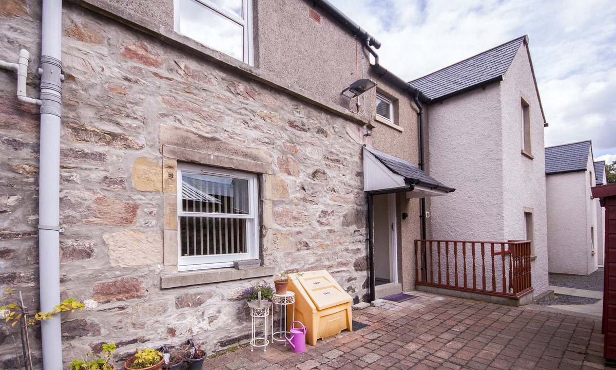 Forres Apartment | 3 Varis Apartments