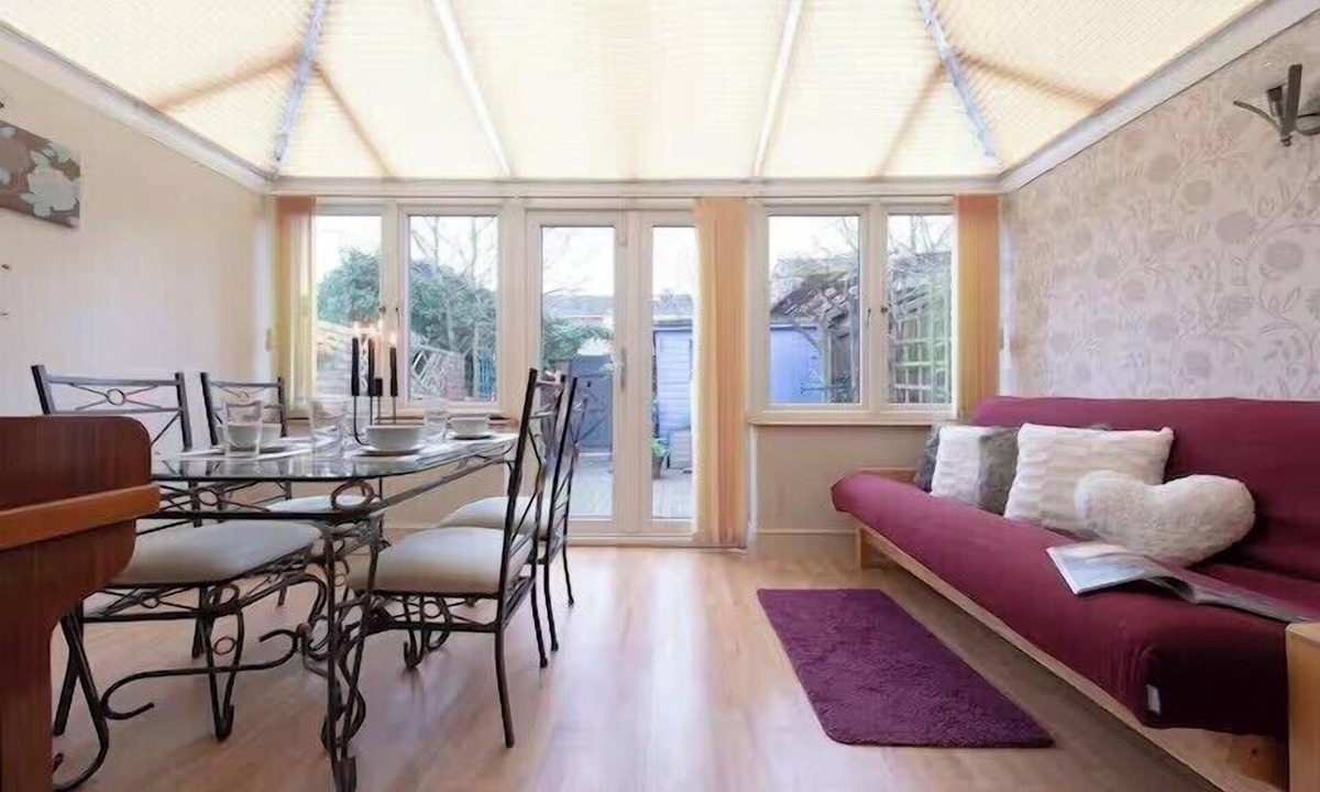 Custom House House | 3bedroom Sleeps8 Parking FamilyFriendly NearExcel