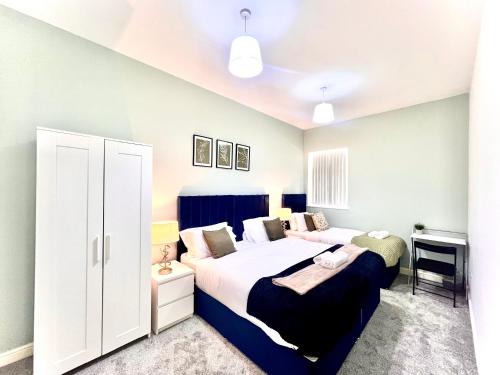 Leicester House | 3BR Home, Comfortable Glen Cottage Stay, Free Parking, Sleeps 9, Fast WIFI
