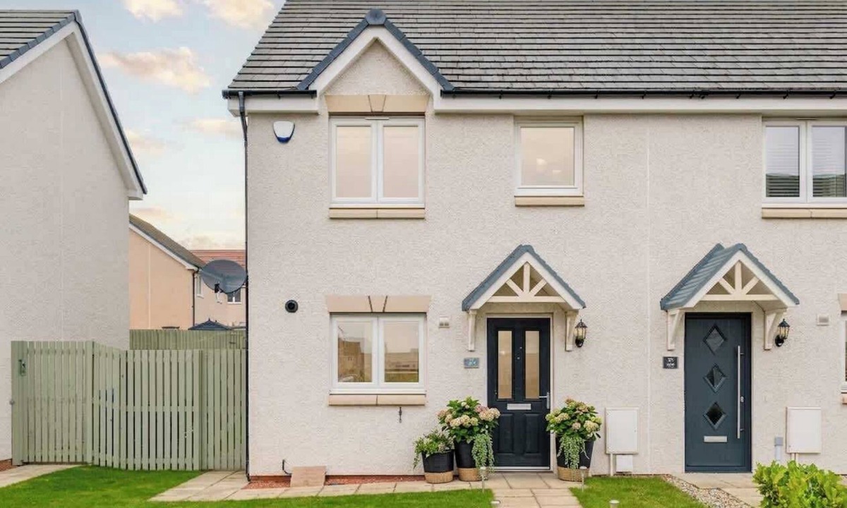 Bonnyrigg House | 3BR Parking Nr Dalhousie Castle &Edinburgh Airport