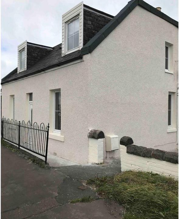 Newbridge House | 4 bed bungalow near Airport
