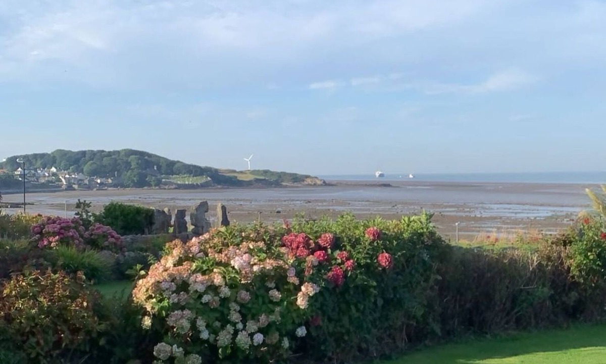 Heysham House | 4 bed house in Heysham near Morecambe with spectacular views over Morecambe Bay.