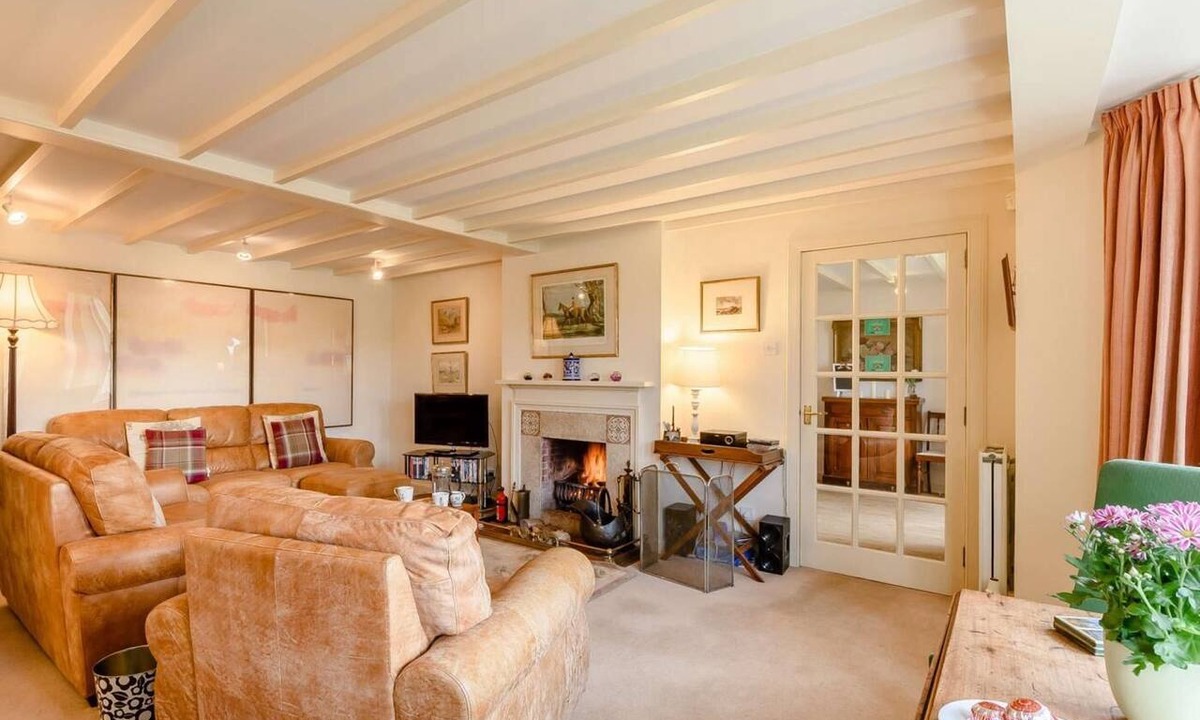 Ayr Cottage | 4 Bed in Ayr- (oc-90038)