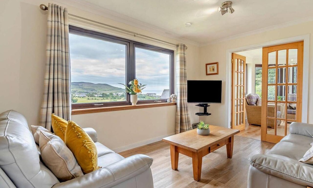 Blackwaterfoot Cottage | 4 Bed in Isle Of Arran (oc-95184)