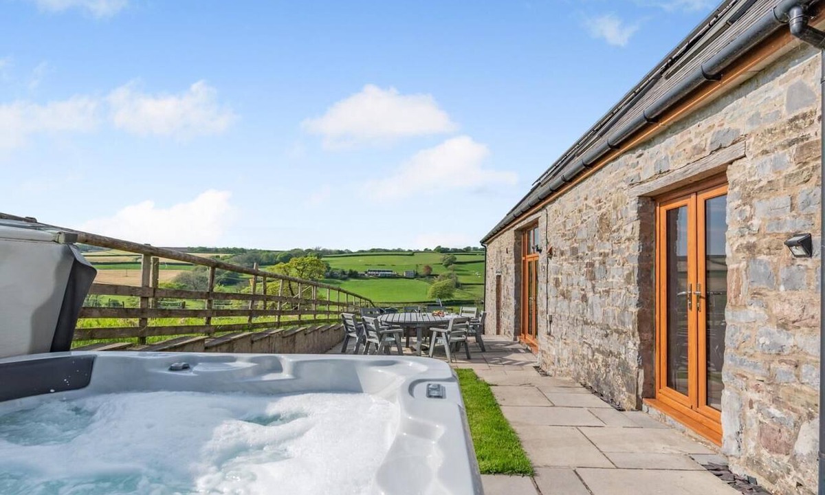 Kidwelly Cottage | 4 Bed in Kidwelly (oc-cwrty)