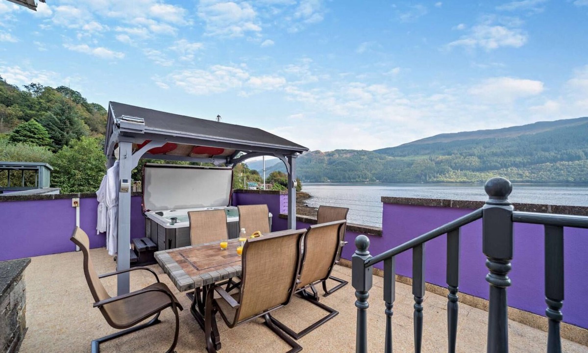 Cairndow Cottage | 4 Bed in Lochgoilhead (oc-j30107)