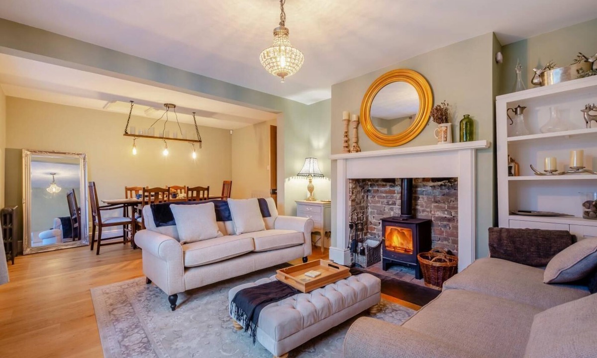 Maidstone Cottage | 4 Bed in Maidstone (oc-s30425)