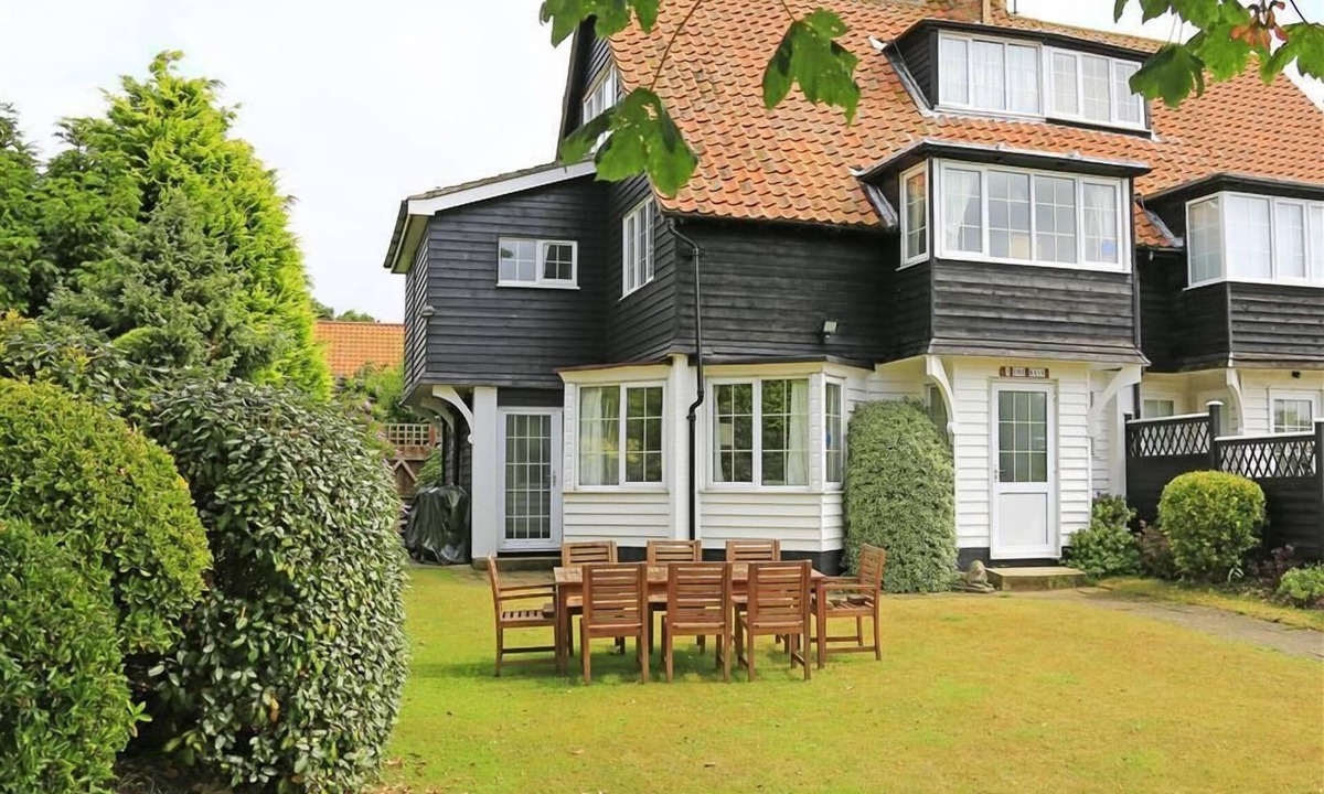 Thorpeness Cottage | 4 Bed in Thorpeness (oc-bays)