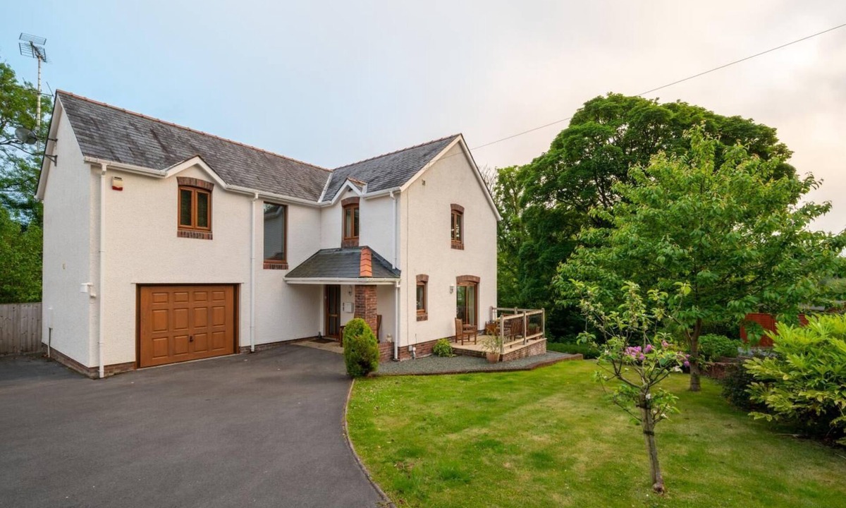 Tan-y-groes Cottage | 4 Bed in Tresaith (oc-bow158)