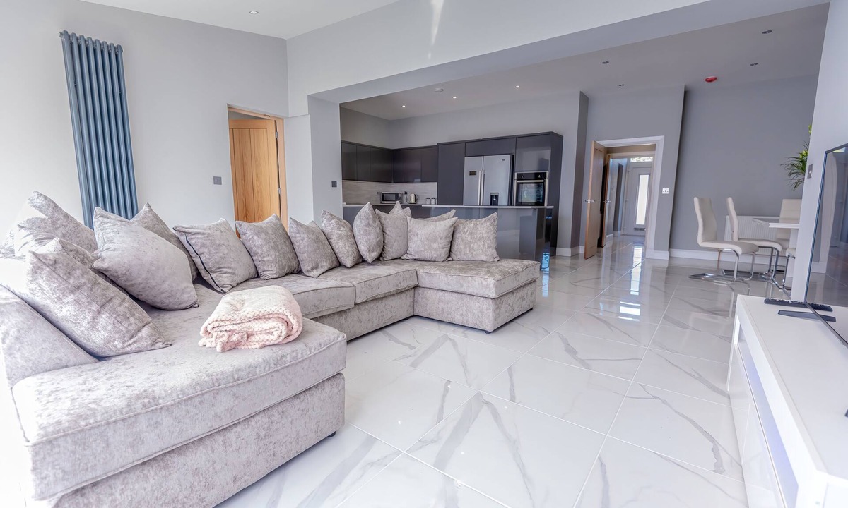 Kelty House | 4 Bed-sleeps 8- Free Parking-pets-hot Tub