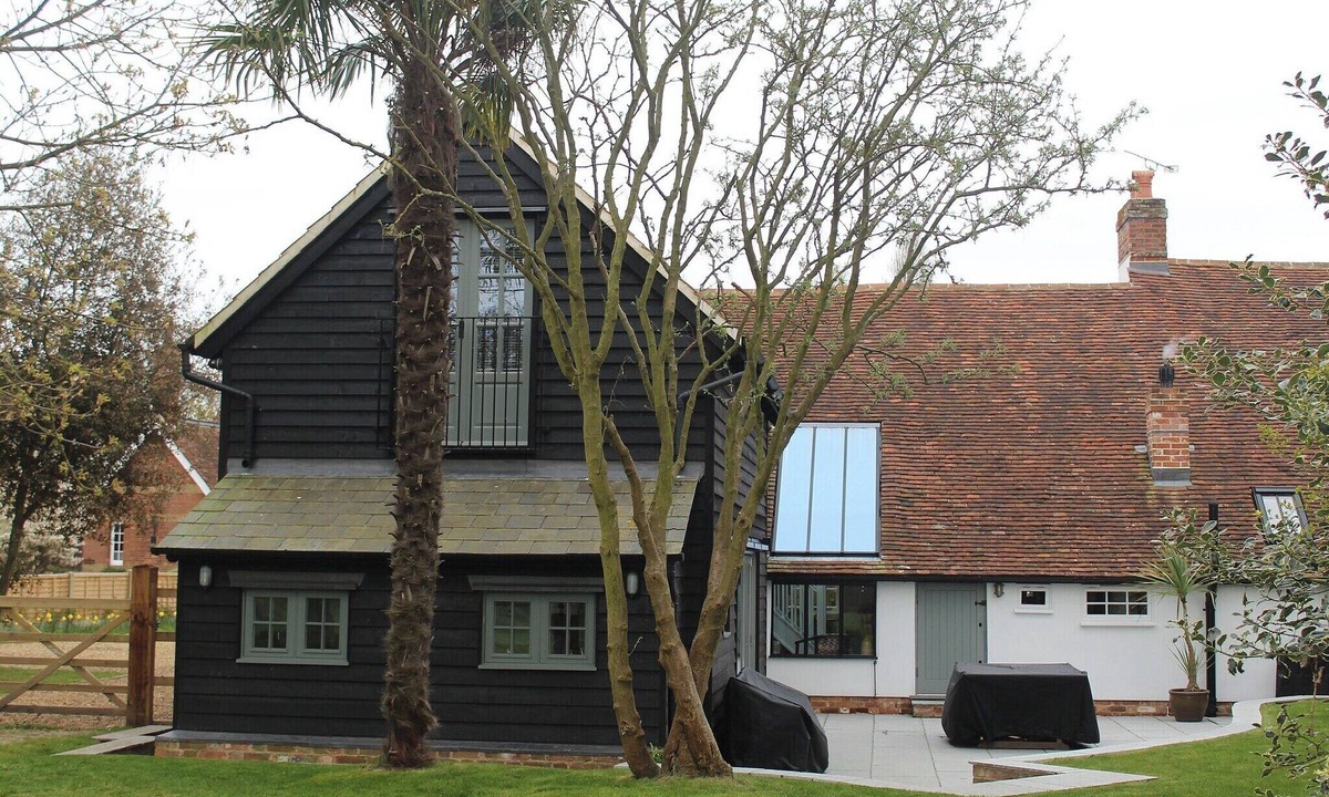 Bradwell-on-Sea Cottage | 4 bedroom accommodation in Bradwell-on-Sea