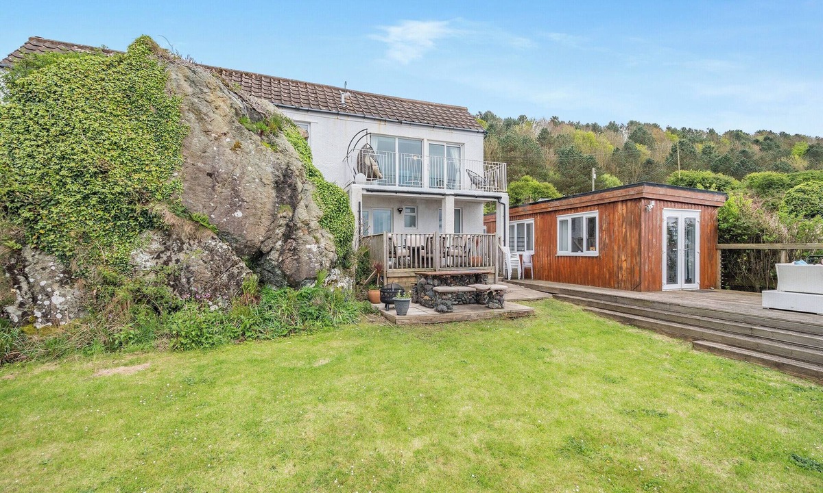 Girvan Cottage | 4 bedroom accommodation in Lendalfoot