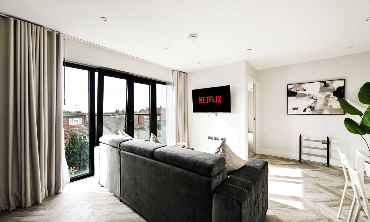 Barnet Apartment | 4-Guest North London | Piccadilly Line into Zone 1