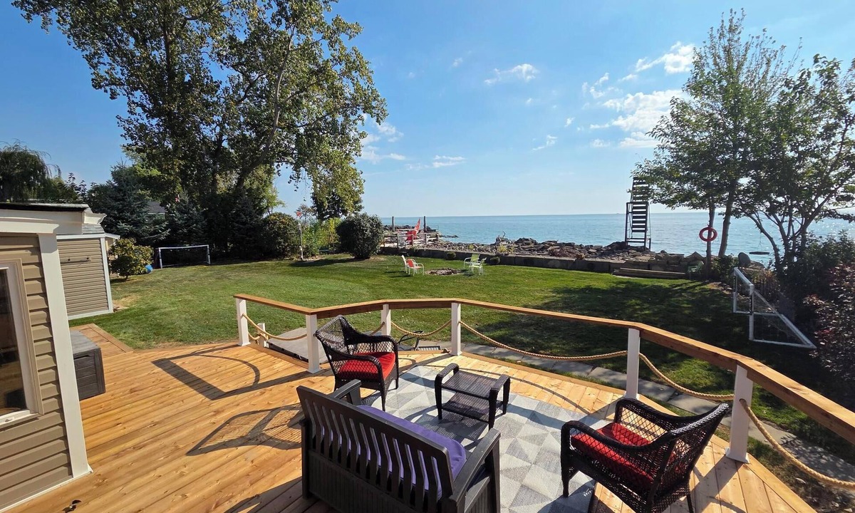 Leamington Cottage | 4 Season Cottage! Lake, Hot tub and Family fun