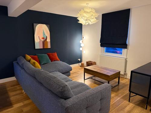 Enfield House | 5 Bed Cottage