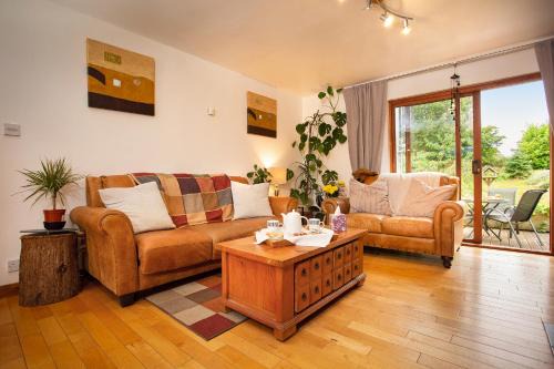 Alness House | 5-Bed Highland Lodge - NC500 - Sleeps 10
