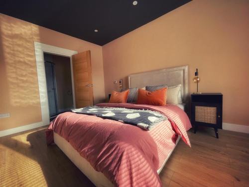 Turnhouse House | 5 Bed house sleeps10 free parking pets city centre