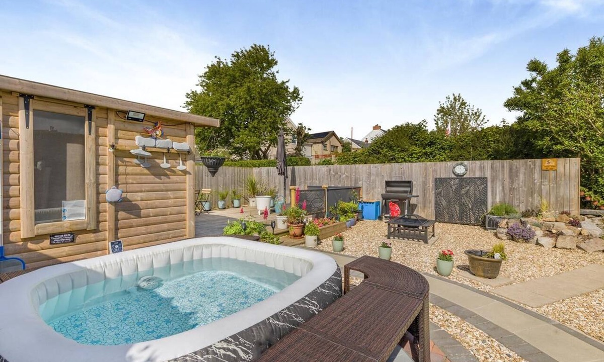 Kidwelly Cottage | 5 Bed in Kidwelly (oc-d39069)