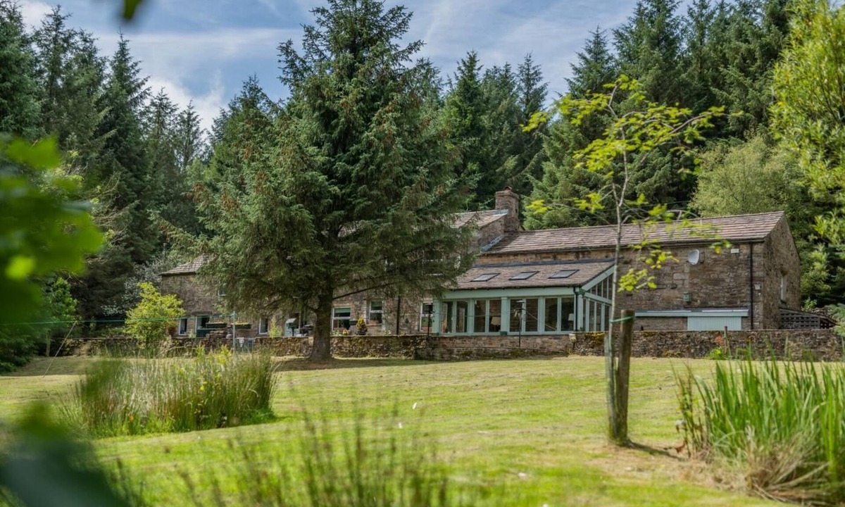 Hawes Cottage | 5 Bed in Snaizeholme (oc-w32200)