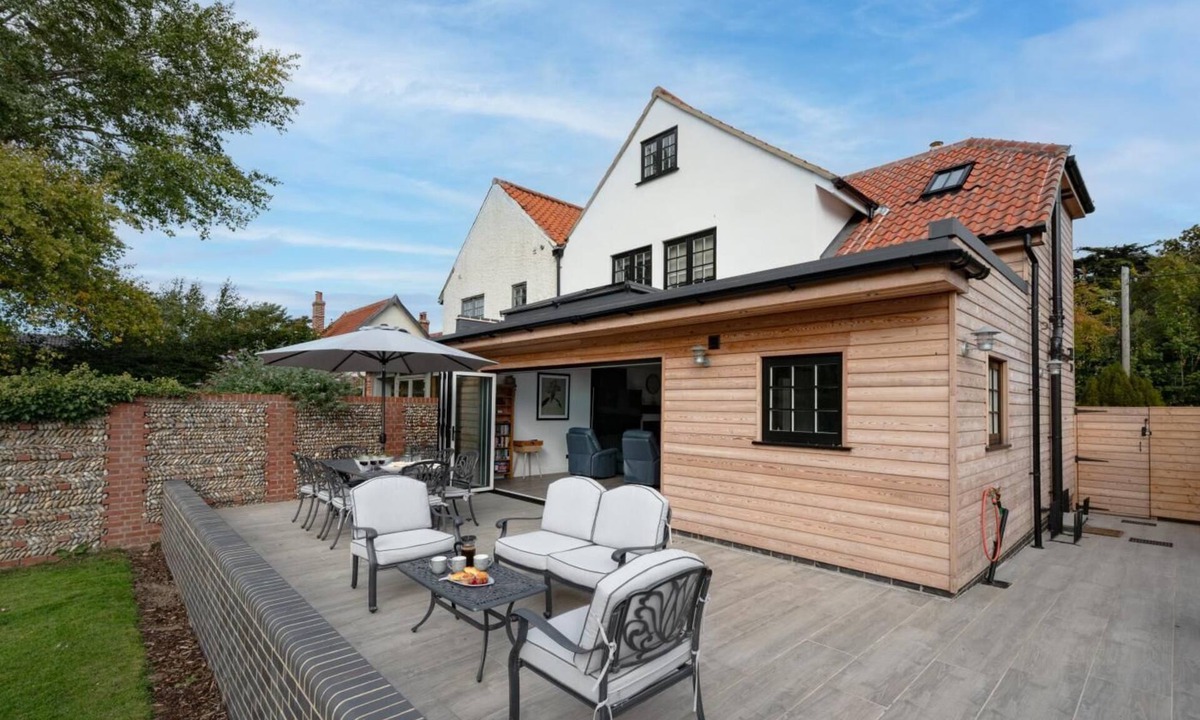 Walberswick Cottage | 5 Bed in Walberswick (oc-m30723)