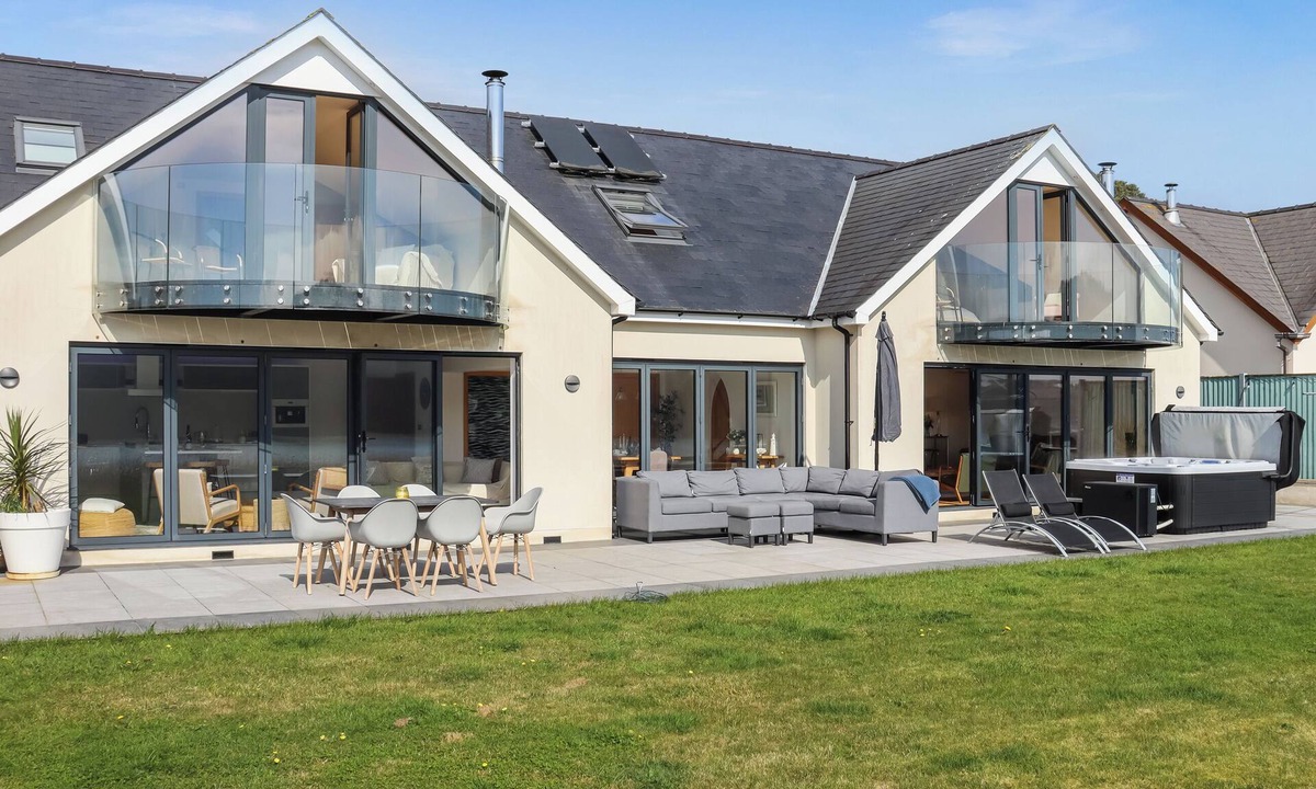 Milford Haven Cottage | 5 bedroom accommodation in Burton, near Milford Haven