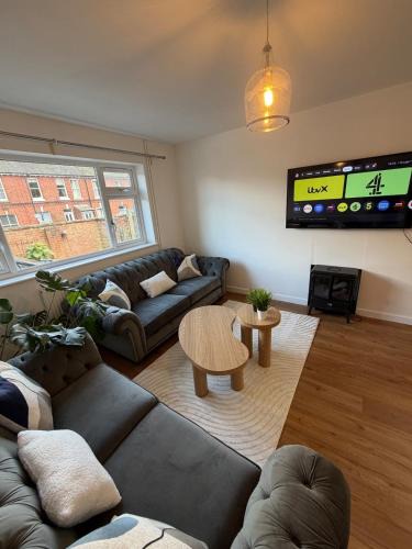 Bury St Edmunds House | 5 bedroom House FREE parking central sleeps 8